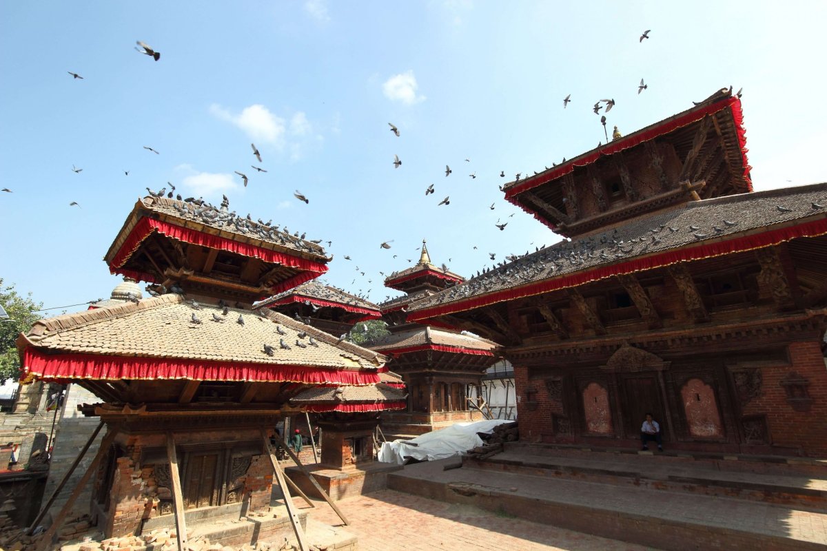 Malá časť Káthmandu Durbar Square, ktorá po ničivom zemetrasení ešte stojí. 