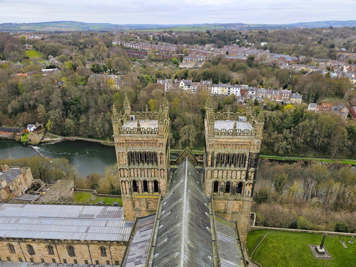 Výhled ze střechy katedrály