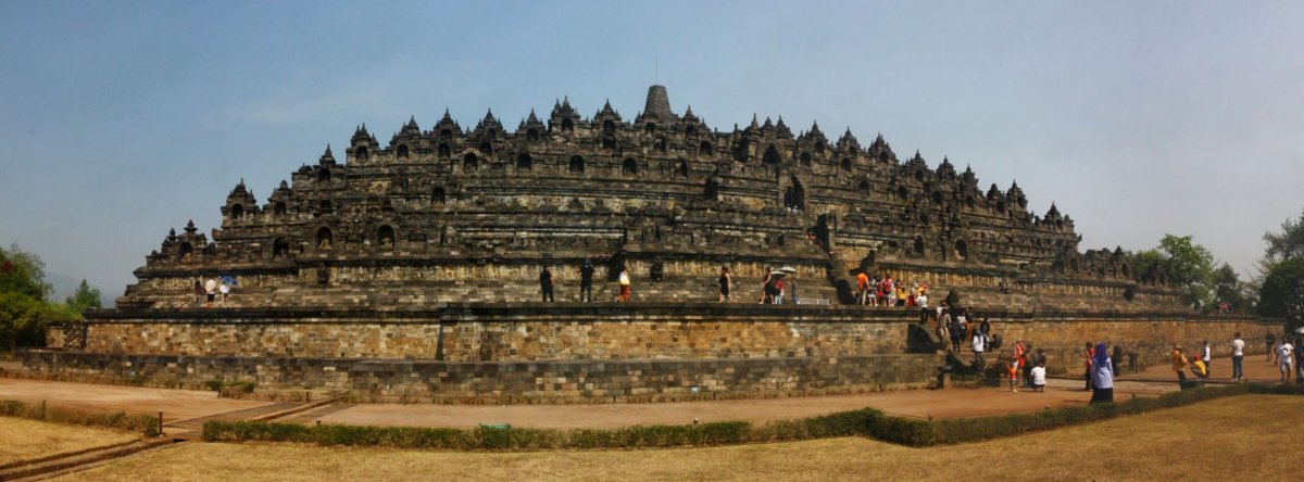 Borobudur v celé své šíři