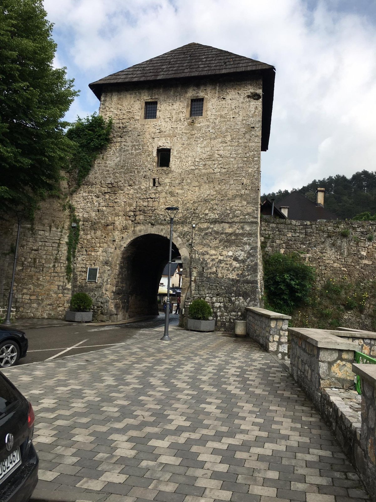 Vstup a zároveň i vjezd do města Jajce