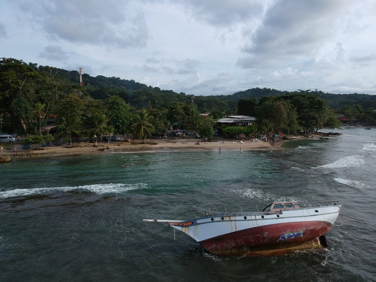 Uvízlý vrak s pláží v Puerto Viejo