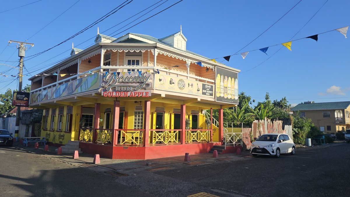 Gros Islet za světla