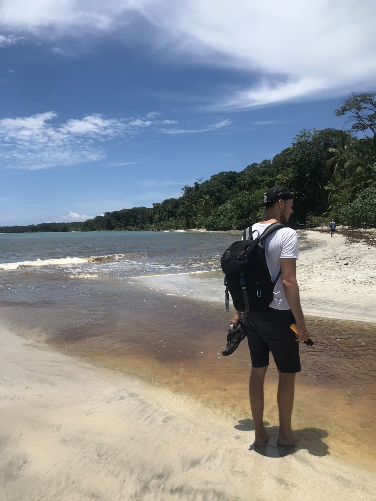 Přechod krokodýlí říčky vlévající se do oceánu