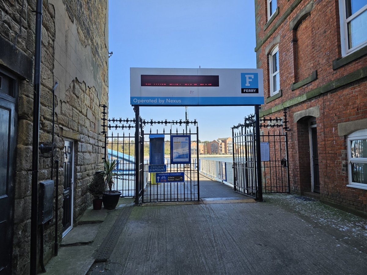 Vstup na přístaviště trajektu