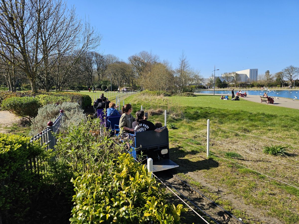 Dětský vláček kolem Yachting Lake