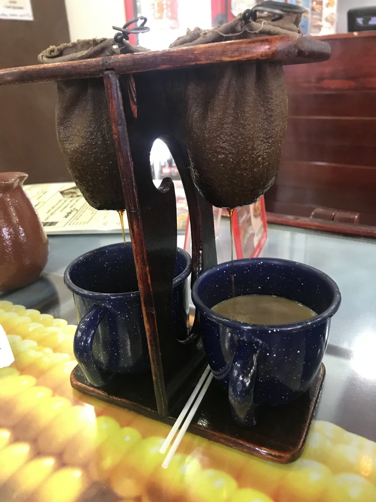 Místní překapávaná káva