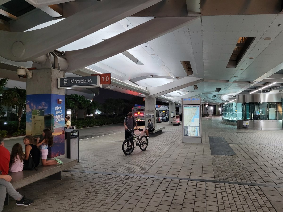 Zastávka autobusu 150 směr Miami Beach