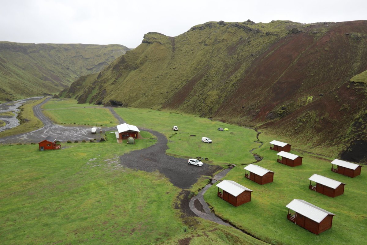 Pohled na kemp Thakgil z vrchu.