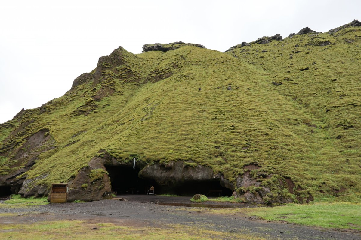 Jeskyně v kempu Thakgil - slouží jako jídelna.