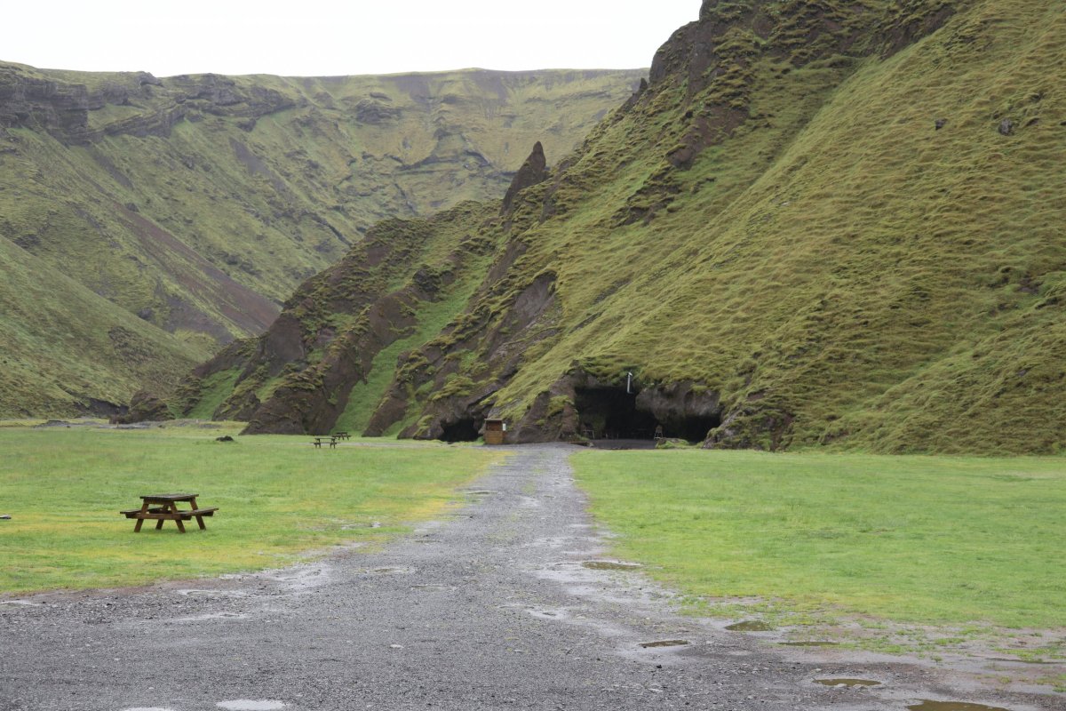 Pohled na jeskyni - kemp Thakgil.