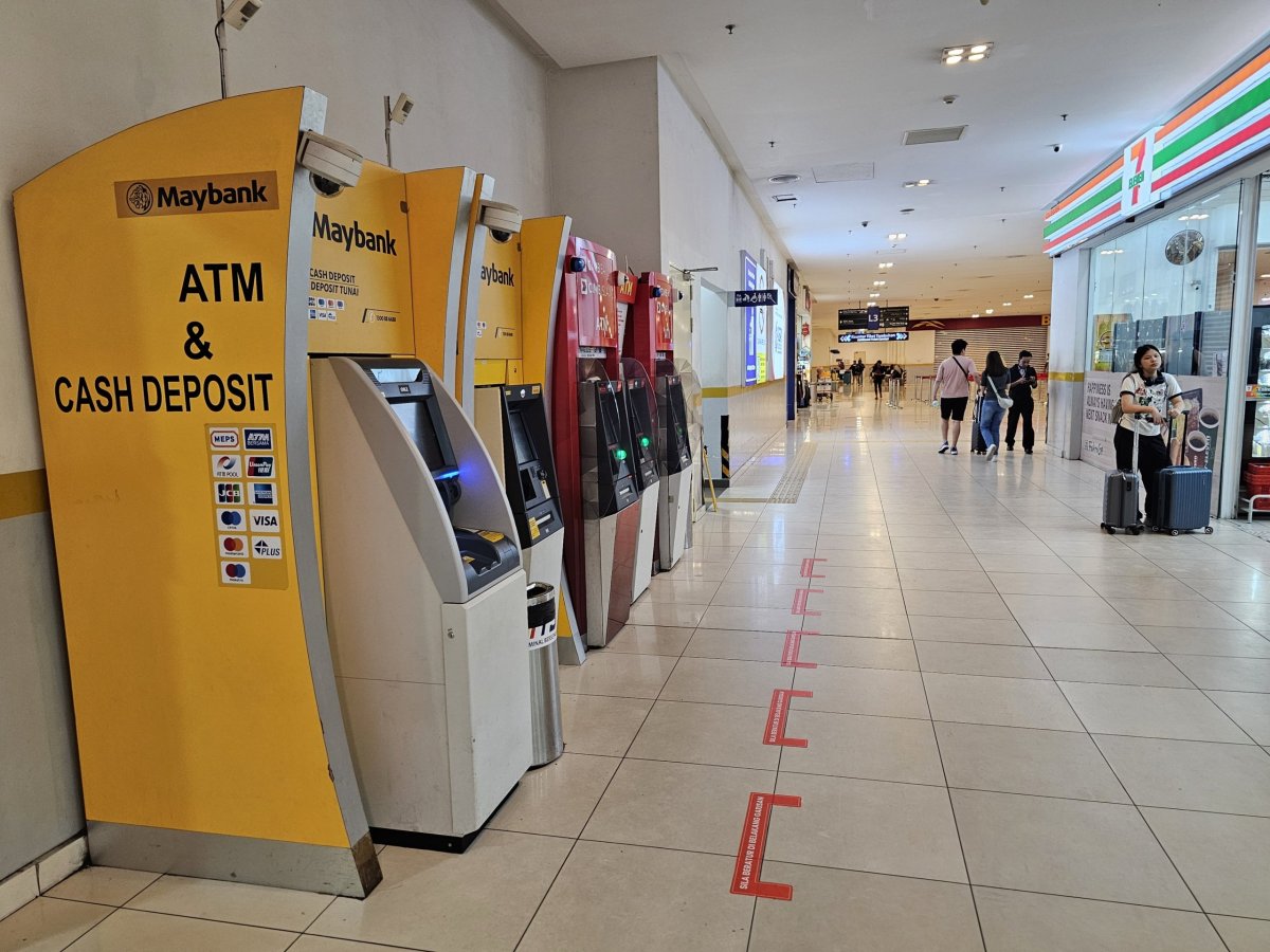 Bankomaty u pokladen