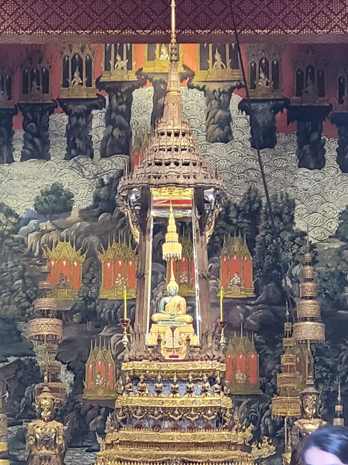 Fotografie smaragdového Buddhy zvenčí