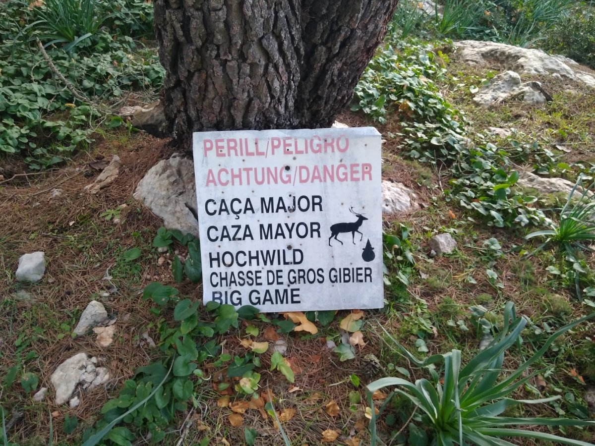 Pár takových cedulí potkáte:)