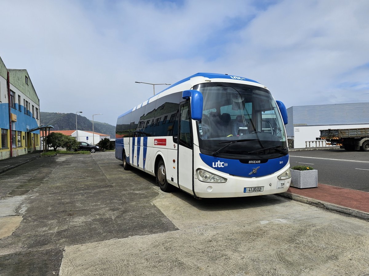 Autobusy na ostrově Flores
