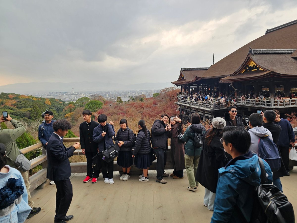 Kiyomizu-dera, vyhlídka s davy lidí