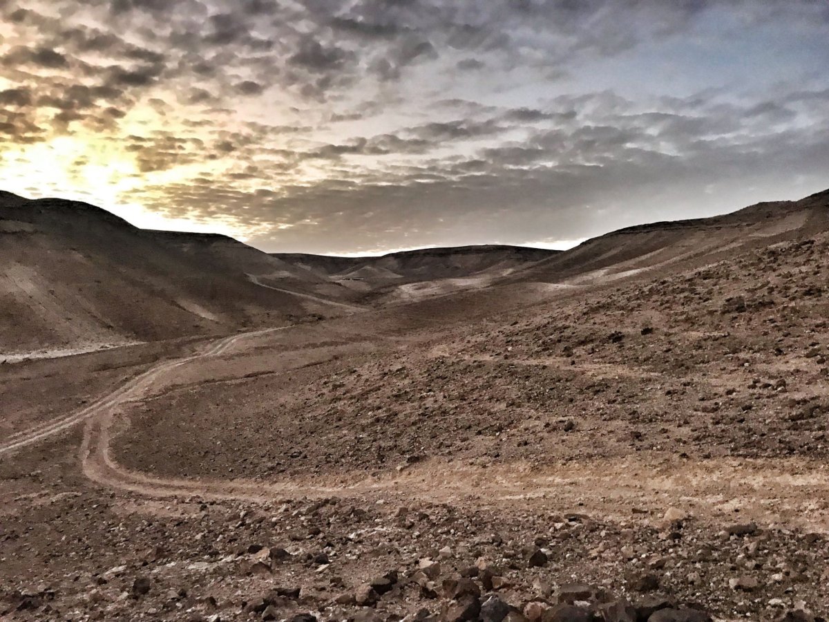 Cesta pouští a nádherné západy slunce..