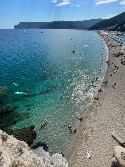 Pláž mezi Bergeggi a Spotornem