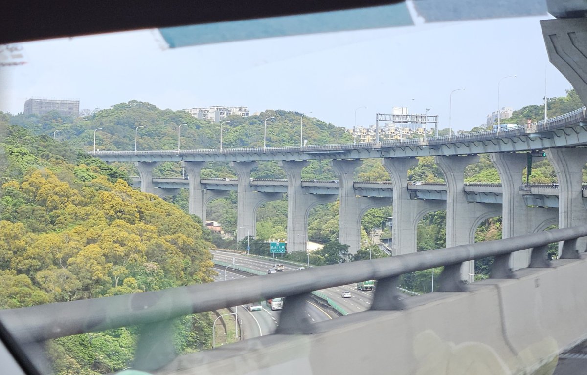 Cesta do Taipei - dálnice ve třech patrech