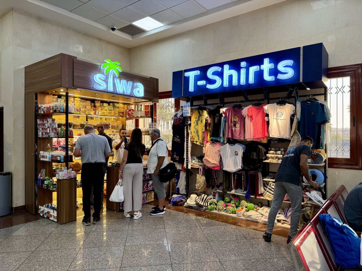 Obchůdky v odletové hale