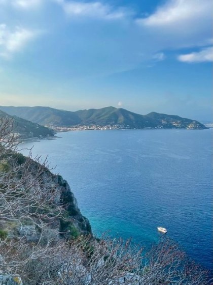 Krásný výhled cestou ke zřícenině