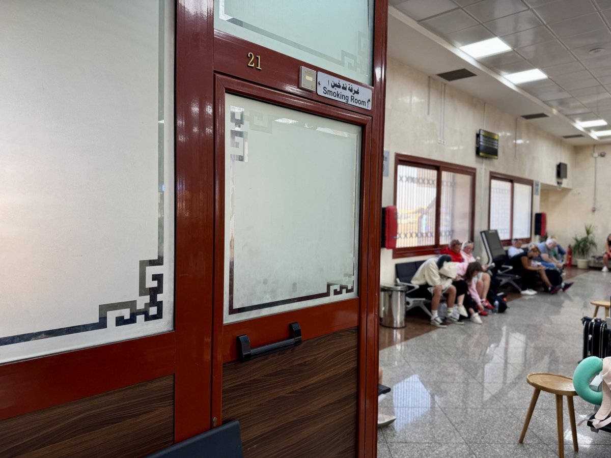 Kuřácká místnost v odletové hale