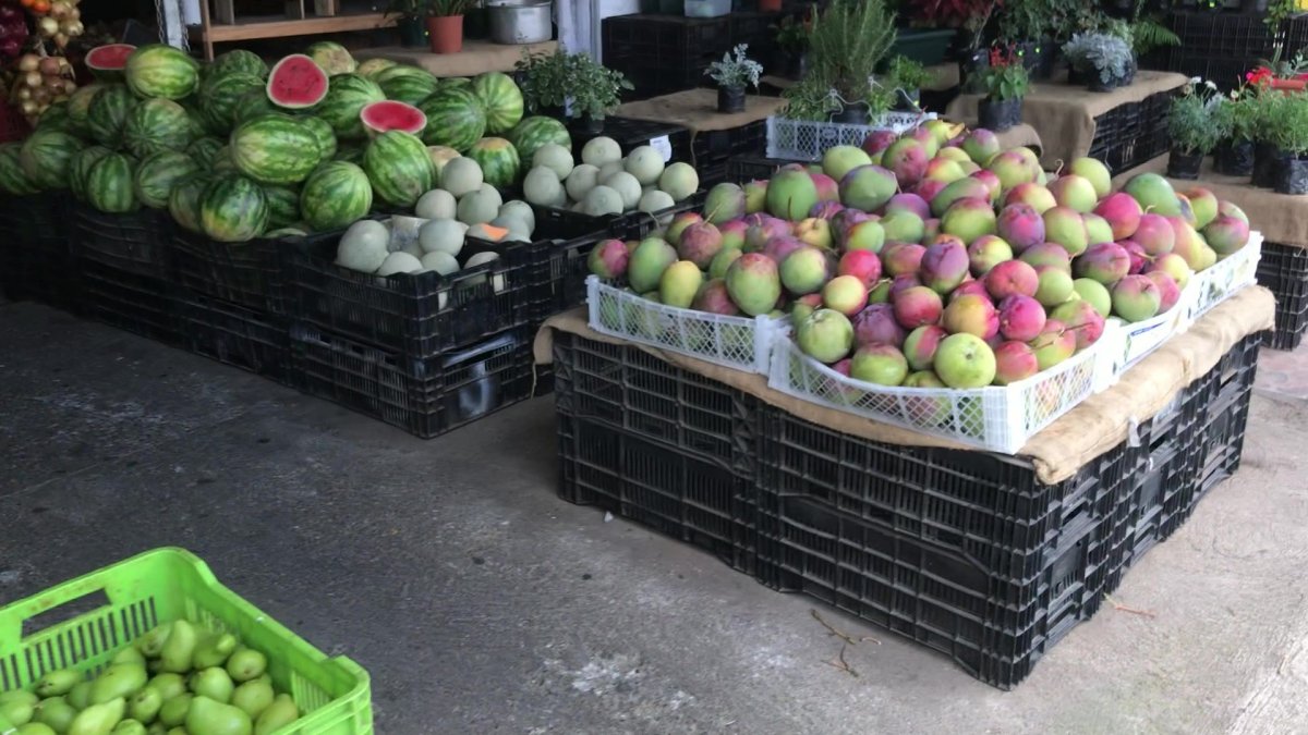 klasický trh s ovocem