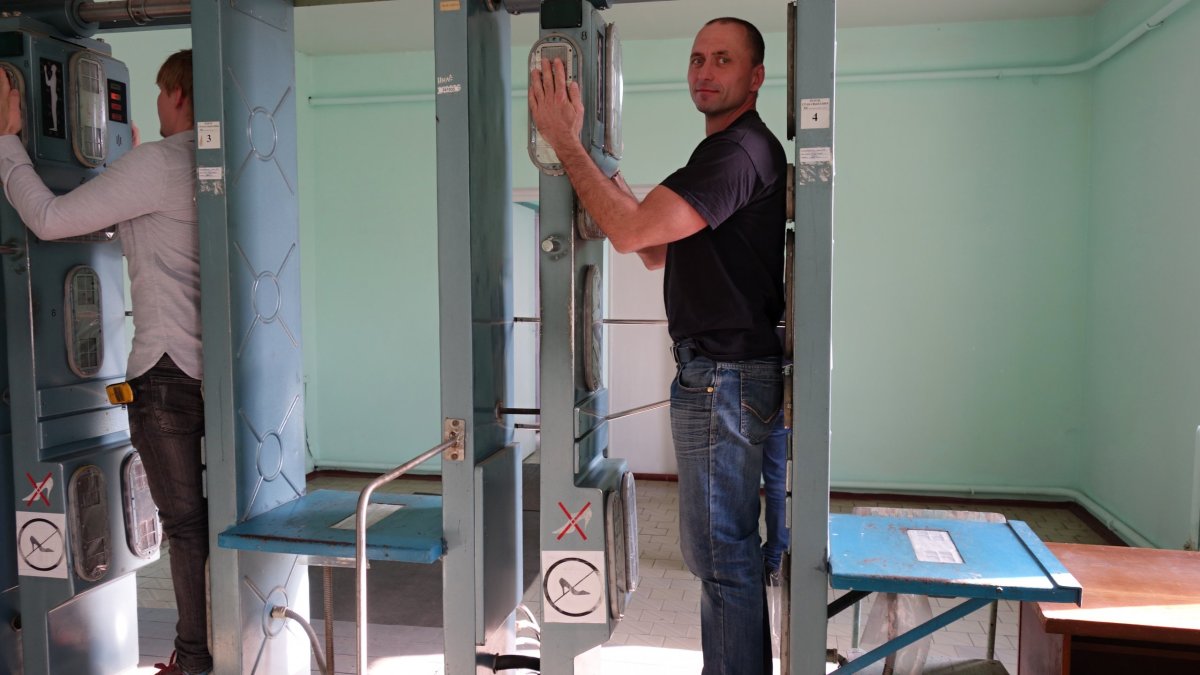 Kontrola radiace mezi zónou 2 a 3