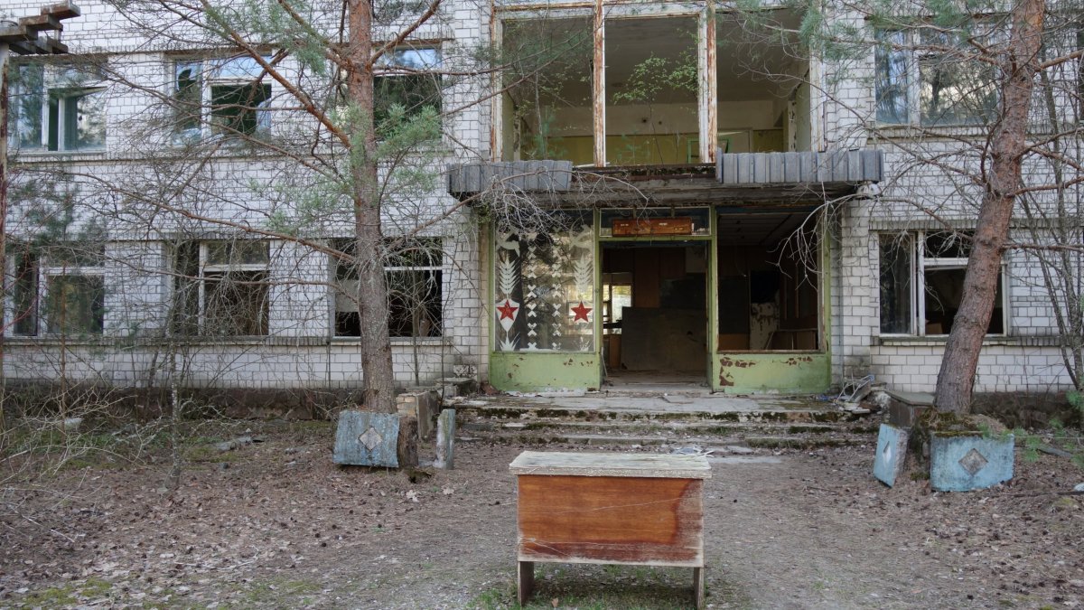 Jeden z domů na sídlišti