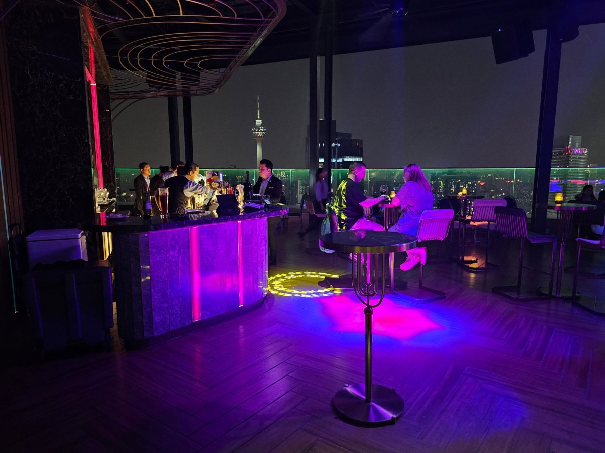 Prostředí hotelového baru