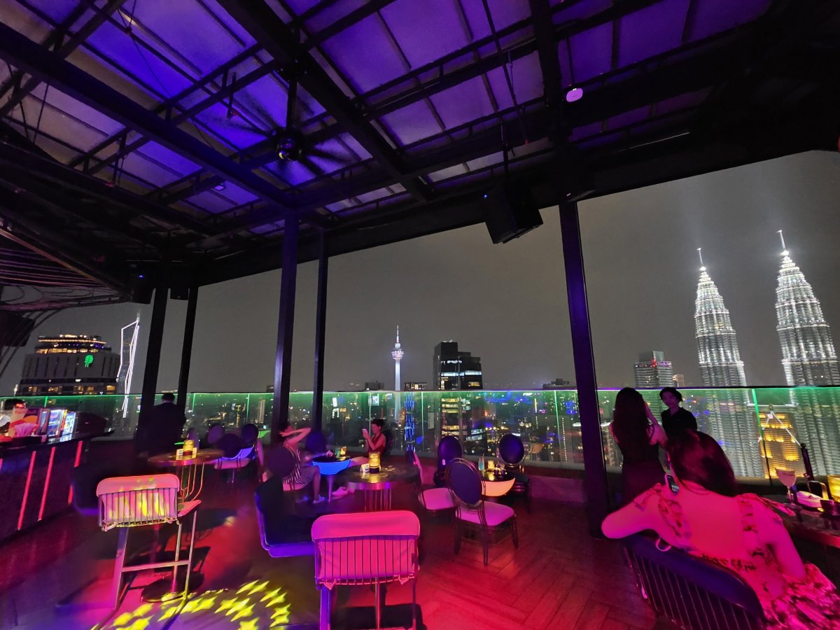 Prostředí hotelového baru