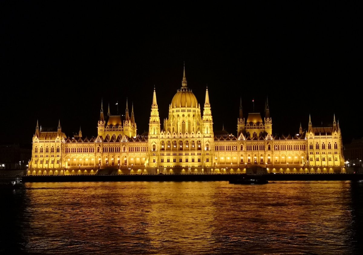  Maďarský parlament 