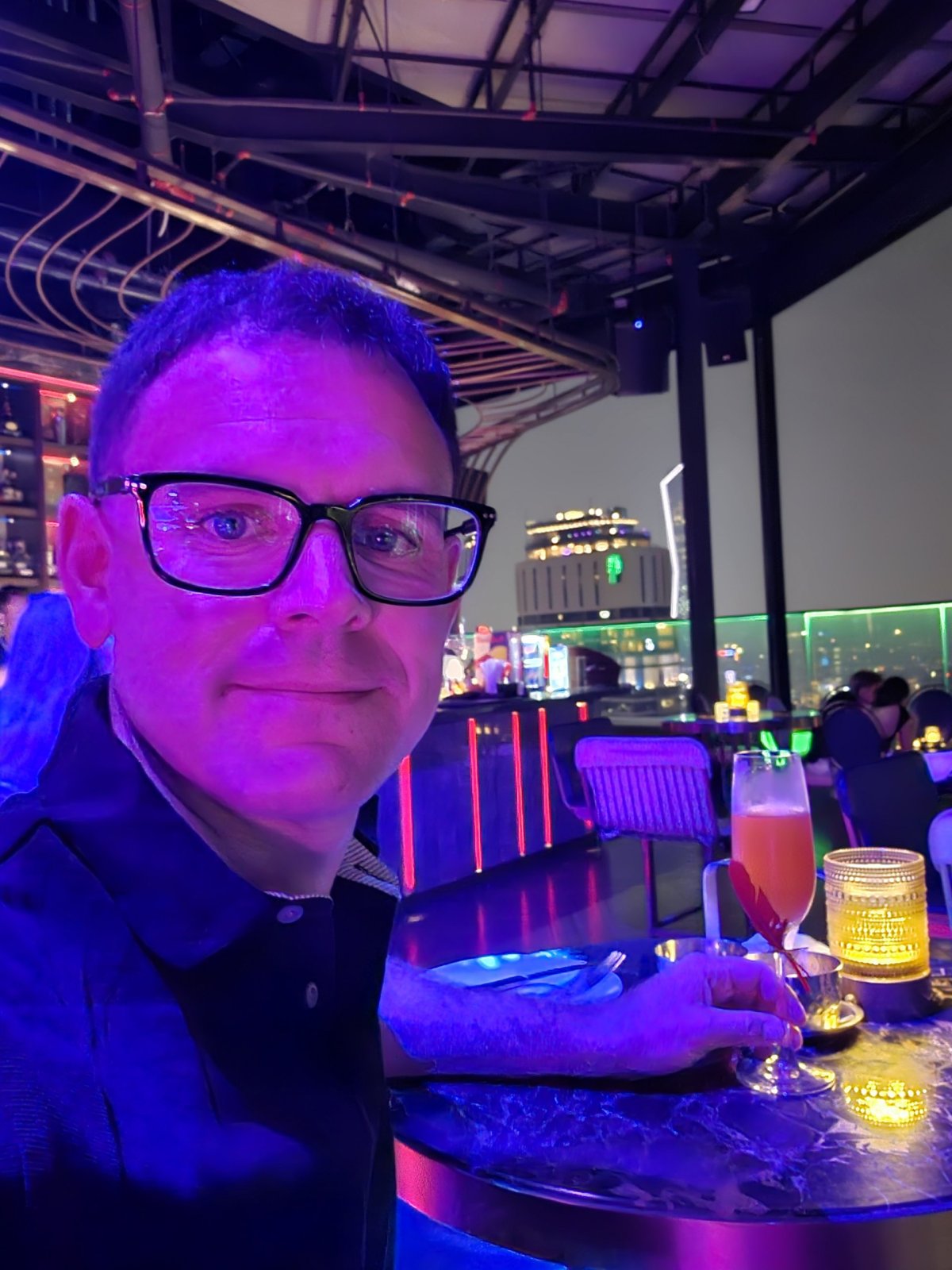 Já v hotelovém baru