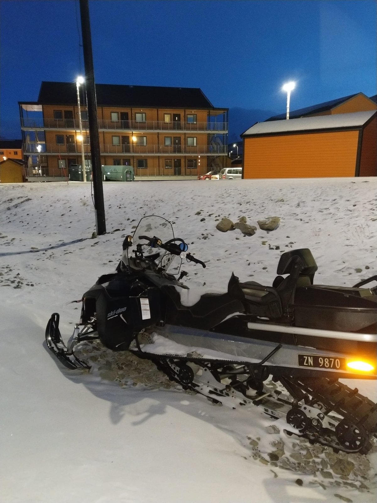 Jeden z hlavních způsobů přemisťování jsou zde skútry. Silnice mají totiž jen 30 km. :)