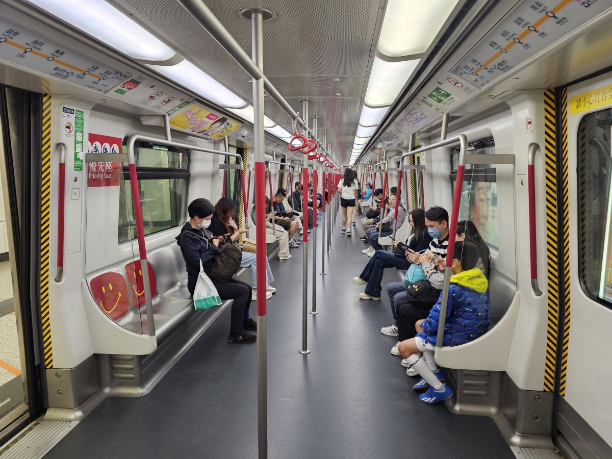 Interiér metra v Hongkongu