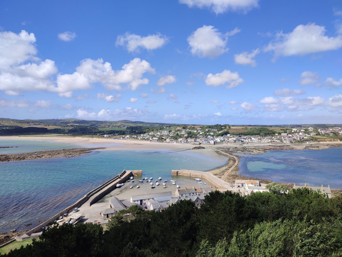 Pohled z hradu k Marazionu