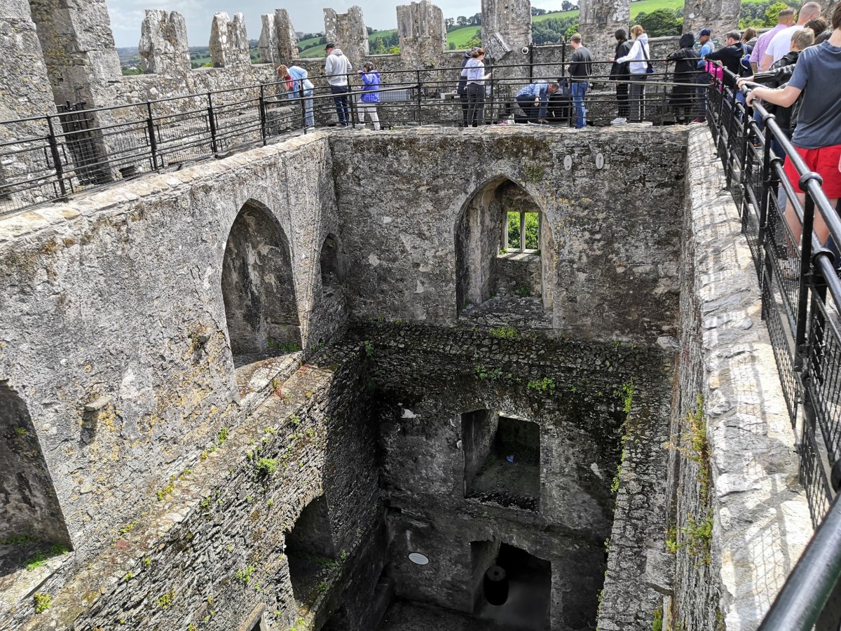 Fronta ke kamenu výřečnosti