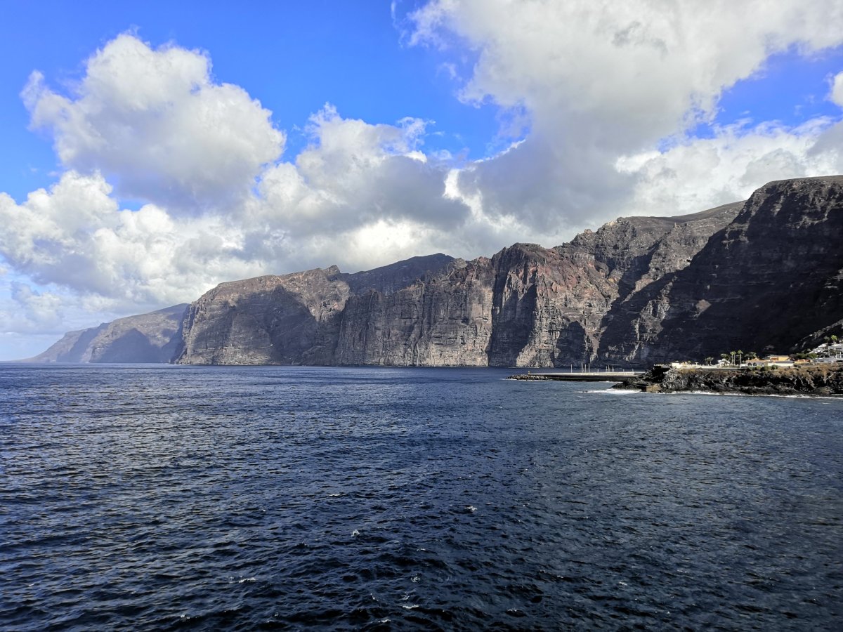 Útesy Los Gigantes od hotelu Acantilados De Los Gigantes