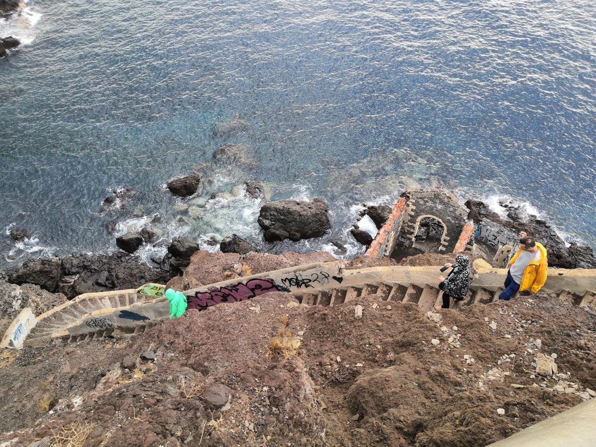 Schody dolů k moři