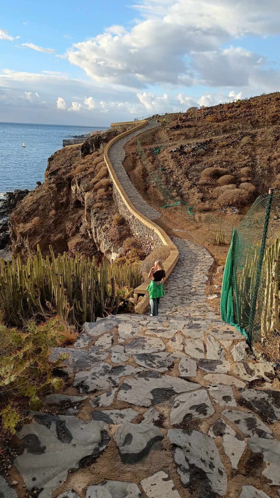 Cesta podél pobřeží