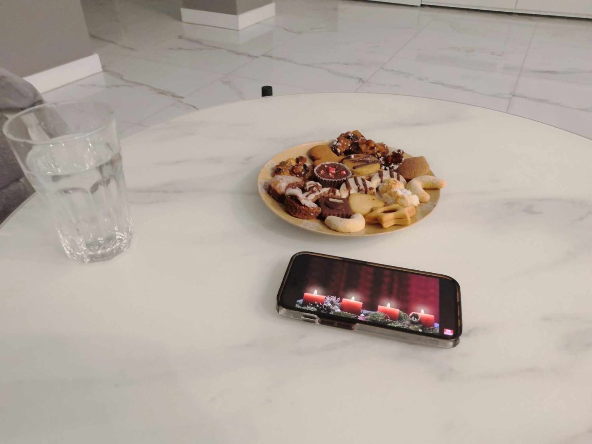 náš adventní věnec s cukrovím