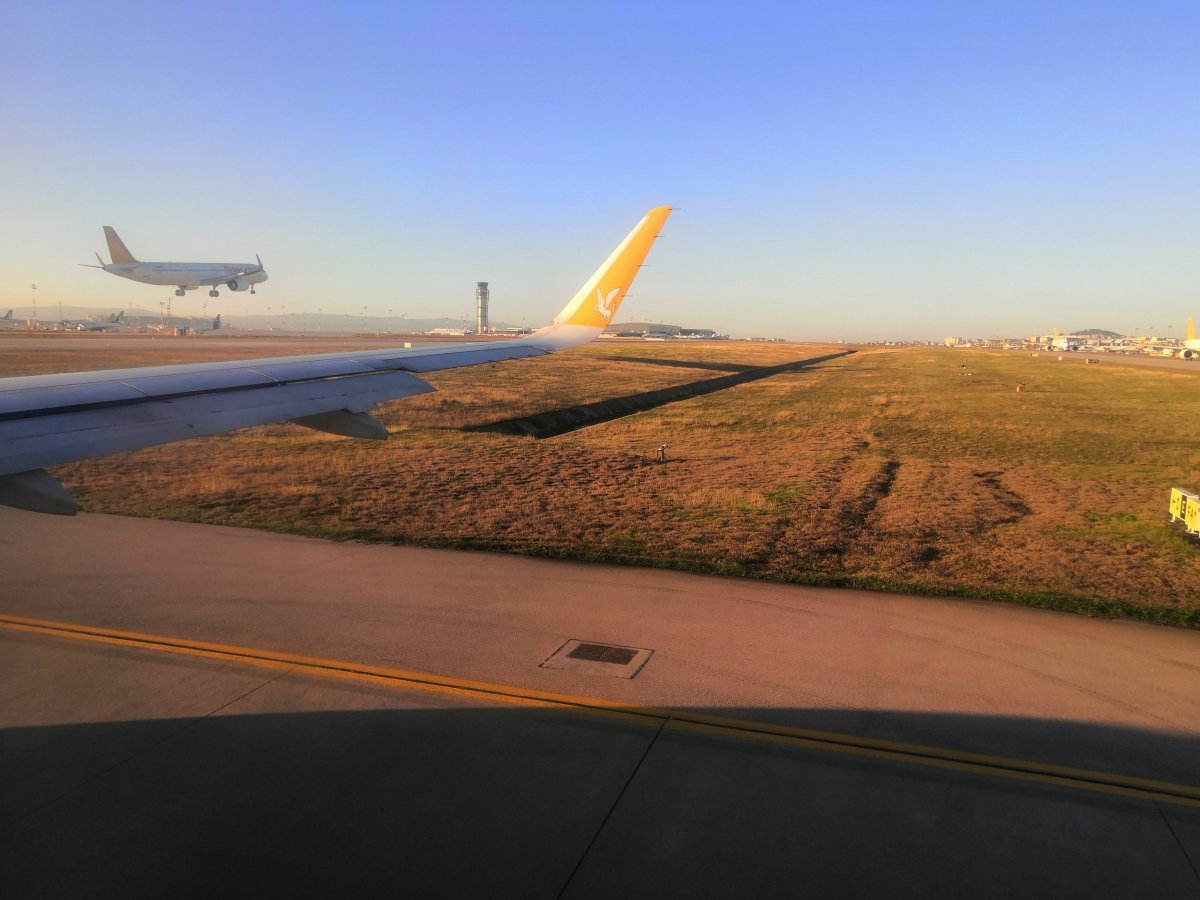 Těsně před vjezdem na dráhu