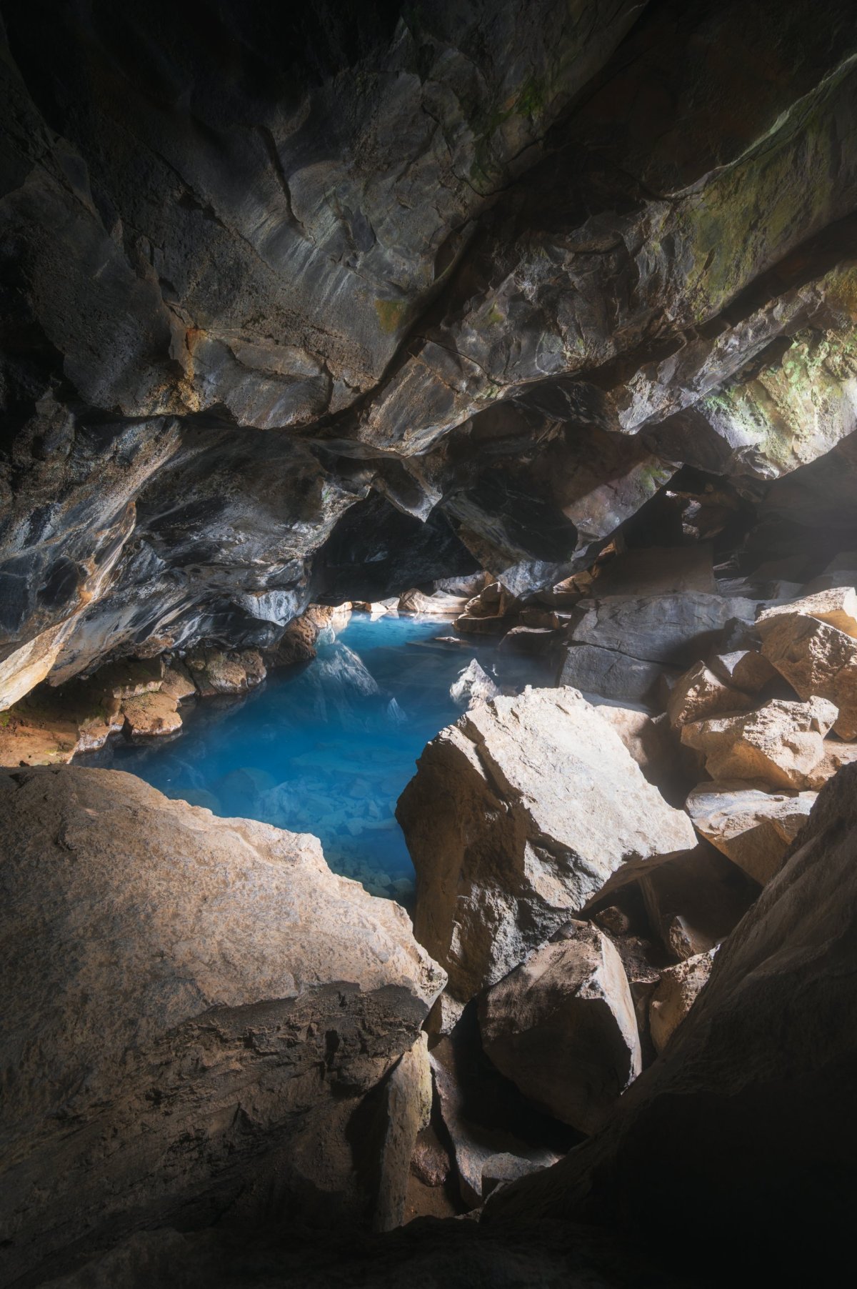 Grjótagjá lava cave 