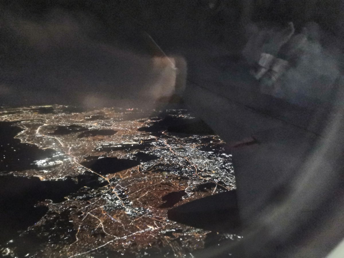 Kroužení nad nočním Istanbulem