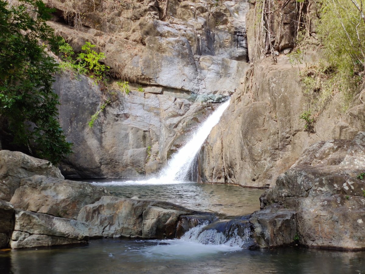 Jagüatta Waterfall - plno možností ke koupání