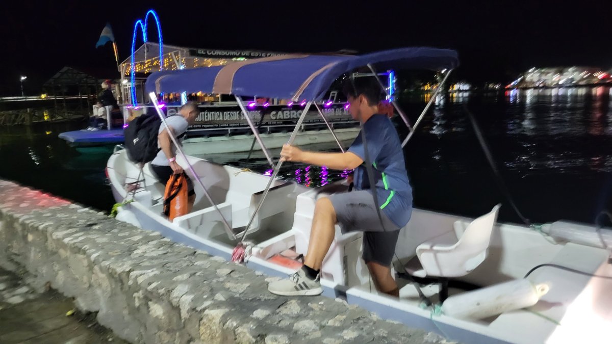 Noční loď z Flores