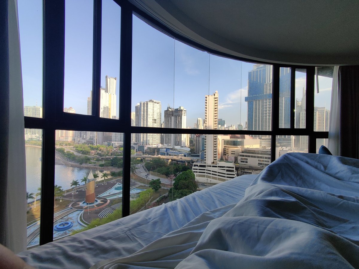 Výhled z hotelové postele Plaza Paitilla INN