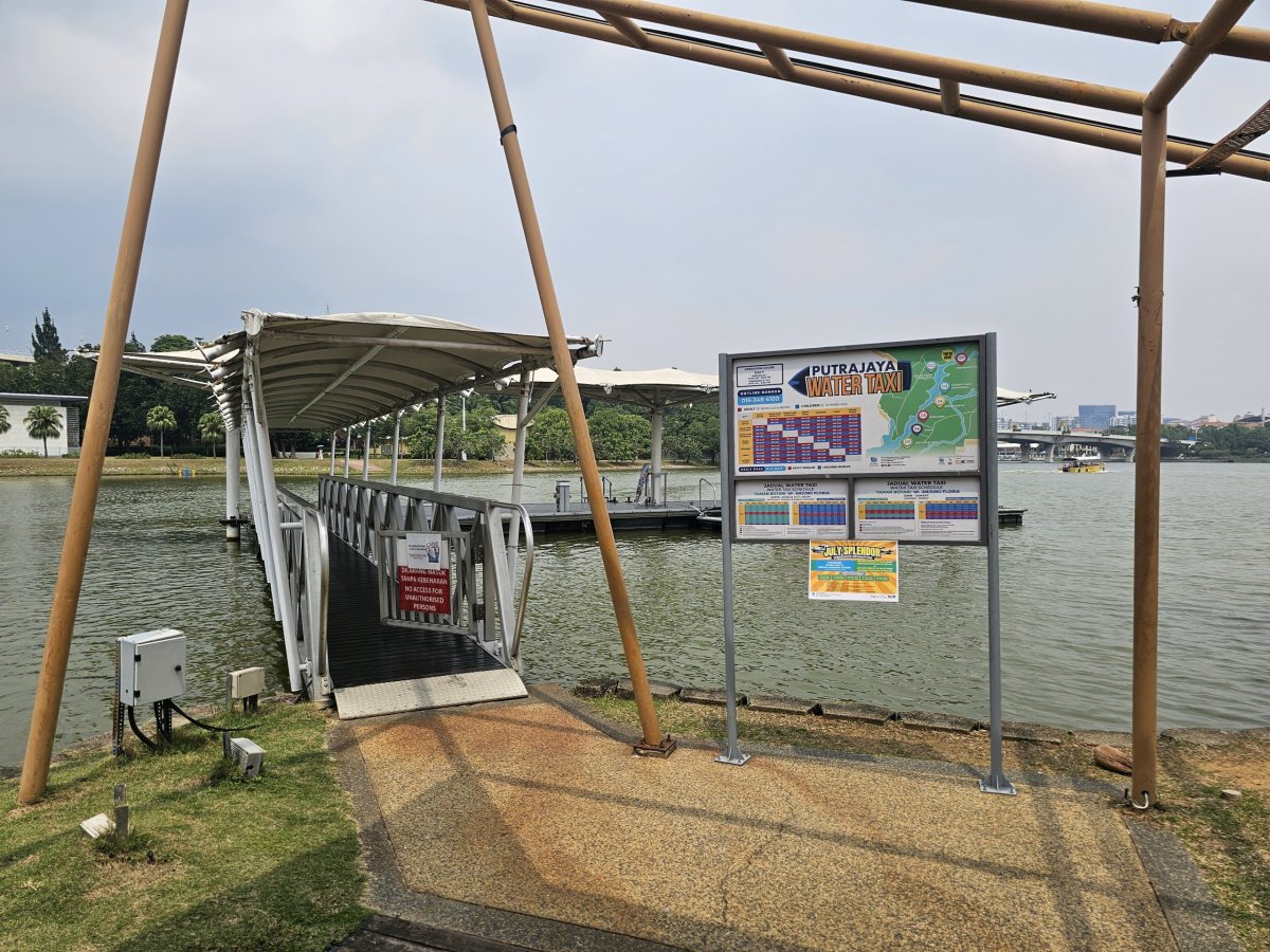 Přístaviště water taxi v botanické zahradě