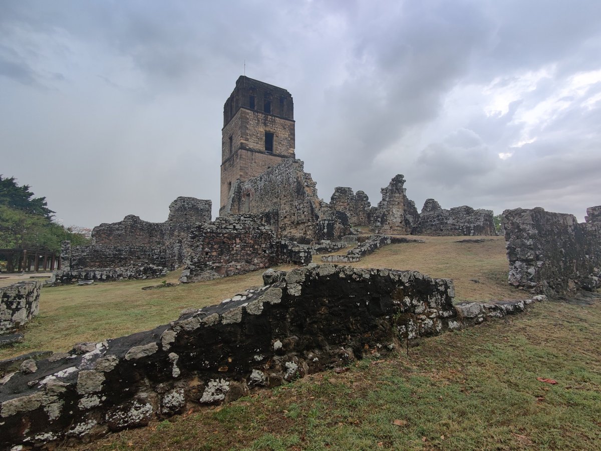 Ruina zvonice v Panama Viejo