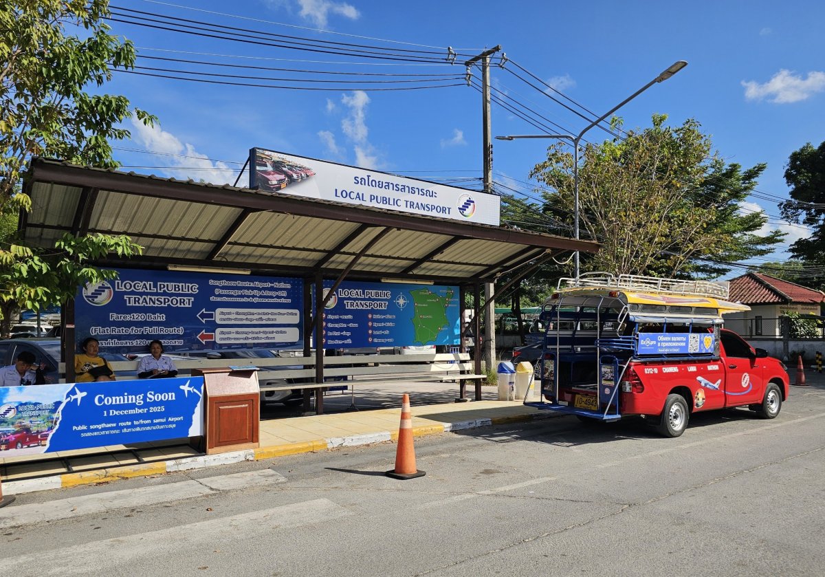 Veřejná doprava, zastávka songthaweů před příletovým terminálem