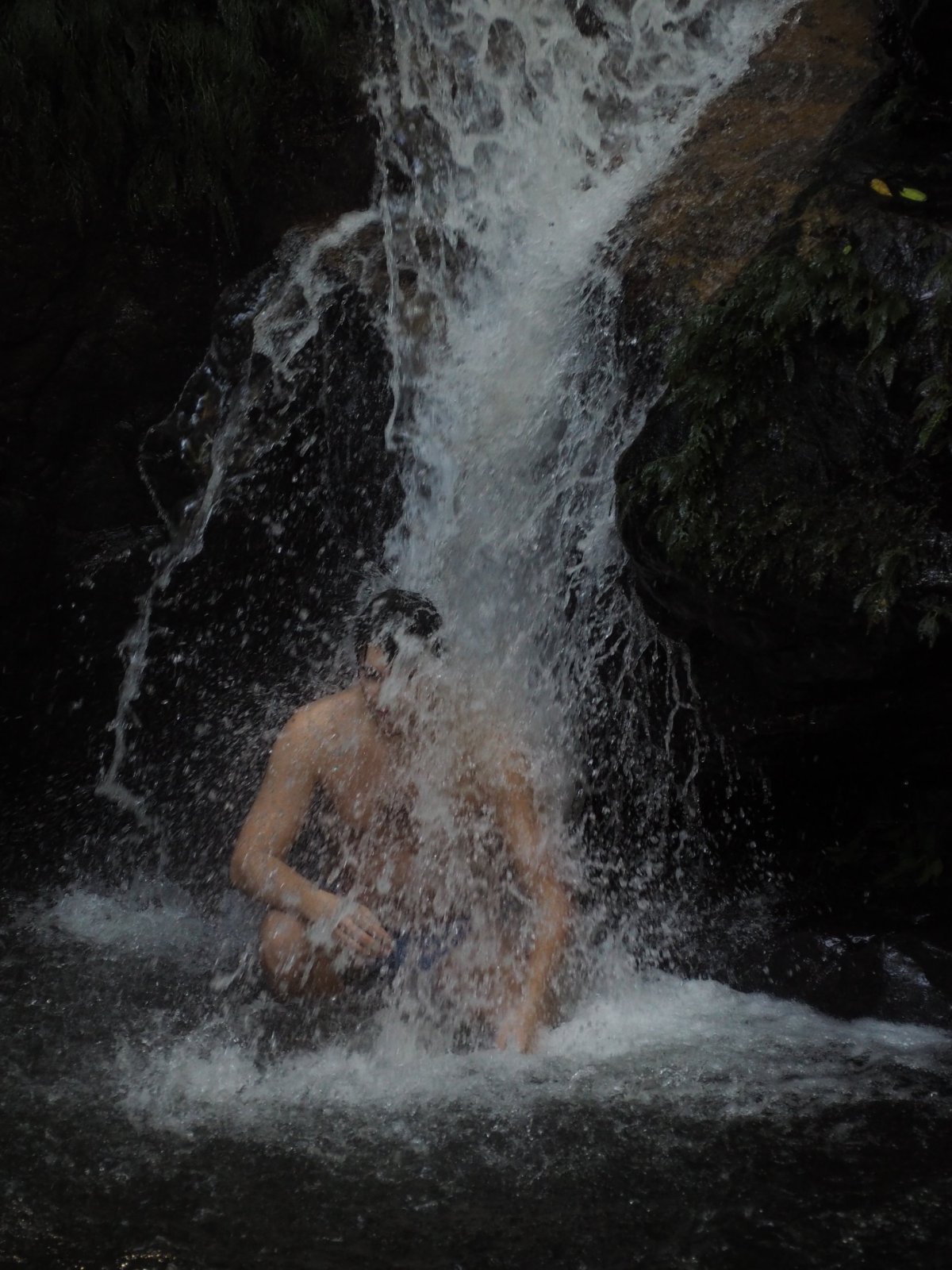 Vodopád Chorro Las Yayas - první koupání pod vodopádem ve společnosti desítek panamských výletníků